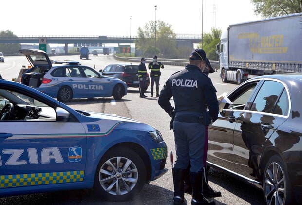 Milan, Coronavirus - Traffic police checks at the highway barrier, Milano Sud exit, Melegnano for possible Easter exodus (Maurizio Maule Fotogramma, Milan - 2020-04-10) p.s. la foto e utilizzabile nel rispetto del contesto in cui e stata scattata, e senza intento diffamatorio del decoro delle persone rappresentate  Copyright: xMaurizioxMaulex xFOTOGRAMMAx