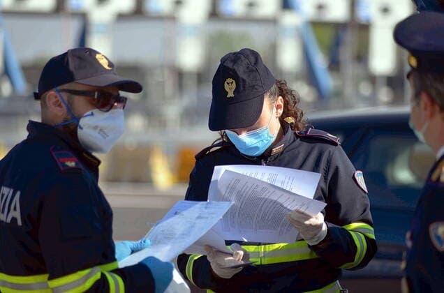 Milan, Coronavirus - Traffic police checks at the highway barrier, Milano Sud Melegnano exit for possible Easter exodus (Maurizio Maule Fotogramma, Milan - 2020-04-10) p.s. la foto e utilizzabile nel rispetto del contesto in cui e stata scattata, e senza intento diffamatorio del decoro delle persone rappresentate  Copyright: xMaurizioxMaulex xFOTOGRAMMAx