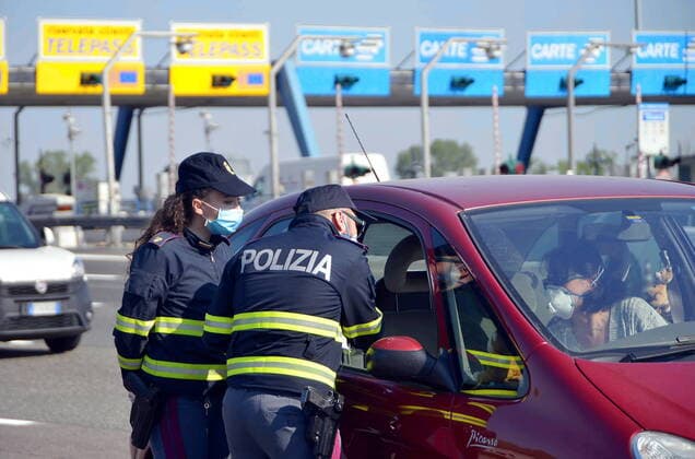 Milan, Coronavirus - Traffic police checks at the highway barrier, Milano Sud exit, Melegnano for possible Easter exodus (Maurizio Maule Fotogramma, Milan - 2020-04-10) p.s. la foto e utilizzabile nel rispetto del contesto in cui e stata scattata, e senza intento diffamatorio del decoro delle persone rappresentate  Copyright: xMaurizioxMaulex xFOTOGRAMMAx