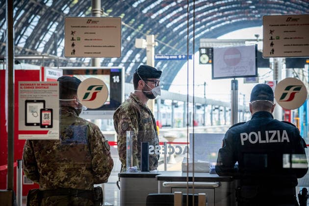 Milan - Central Station. Almost deserted station, very few passengers due to restrictions to prevent coronavirus. Military and police continue checks on entry and exit (Marco Passaro Fotogramma, Milan - 2020-04-10) p.s. la foto e utilizzabile nel rispetto del contesto in cui e stata scattata, e senza intento diffamatorio del decoro delle persone rappresentate  Copyright: xMarcoxPassarox xFOTOGRAMMAx