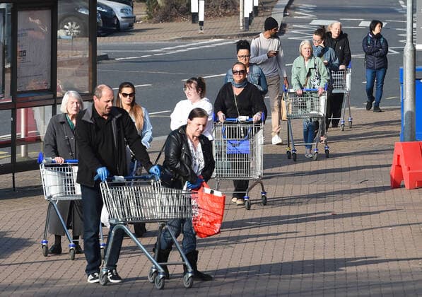 . 10 04 2020. London, United Kingdom. Coronavirus crisis. Early shoppers queue outside Tesco Extra at Surrey Quays Shopping Centre this morning. The coronavirus lockdown continues and shoppers have been warned that under trading laws, larger stores (over 280 square metres), must close on Easter Sunday, so they are likely to wait long queues during the bank holiday.  xGustavoxValientex xi-Imagesx IIM-21008-0025