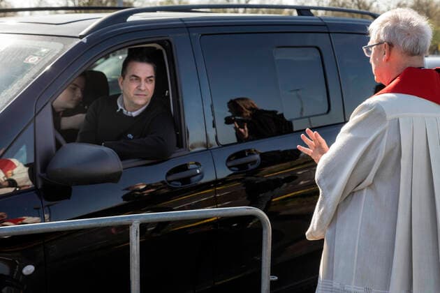 Ecumenical service on Good Friday in the drive-in cinema at the exhibition car park in Düsseldorf, a response to the unusual circumstances caused by the coronavirus pandemic ÐÊthe city dean Frank Heidkamp