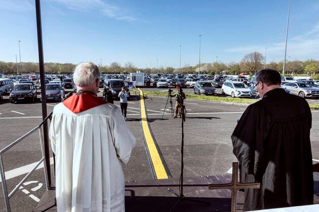 Ecumenical service on Good Friday in the drive-in cinema at the exhibition car park in Düsseldorf, a response to the unusual circumstances caused by the coronavirus pandemic ÐÊv r Superintendent Heinrich Fucks, City Dean Frank Heidkamp
