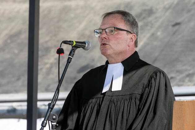 Ecumenical service on Good Friday in the drive-in cinema at the exhibition car park in Düsseldorf, a response to the unusual circumstances caused by the coronavirus pandemic ÐÊthe Superintendent Heinrich Fucks