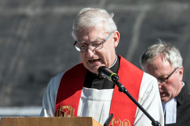 Ecumenical service on Good Friday in the drive-in cinema at the exhibition car park in Düsseldorf, a response to the unusual circumstances caused by the corona virus pandemic ÐÊv r Superintendent Heinrich Fucks, City Dean Frank Heidkamp