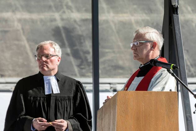 Ecumenical service on Good Friday in the drive-in cinema at the exhibition car park in Düsseldorf, a response to the unusual circumstances caused by the coronavirus pandemic ÐÊv l Superintendent Heinrich Fucks, City Dean Frank Heidkamp