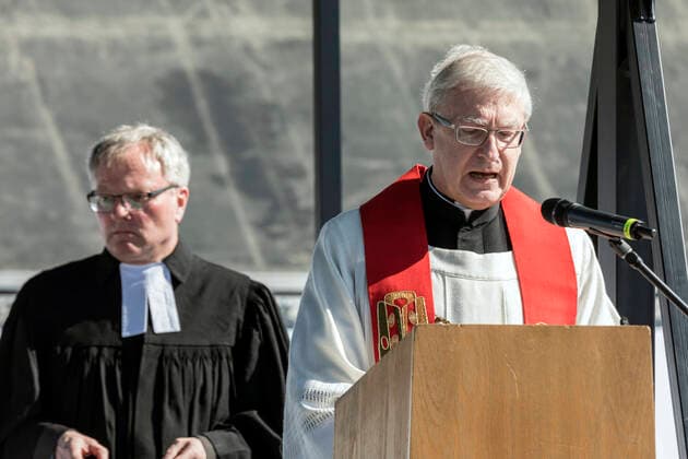 Ecumenical service on Good Friday in the drive-in cinema at the exhibition car park in Düsseldorf, a response to the unusual circumstances caused by the coronavirus pandemic ÐÊv l Superintendent Heinrich Fucks, City Dean Frank Heidkamp