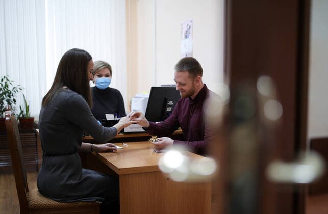 MOSCOW, RUSSIA - APRIL 10, 2020: Newlyweds during a marriage registration at the Tagansky registry office. Since March 27, 2020, people can submit applications for a marriage registration in Moscow only by phone or a public services portal, and the Moscow registry offices and wedding palaces do not hold ceremonies with guests. Sergei Bobylev TASS  TS0D5331