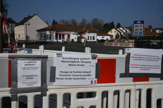 In the Saarland town of Hanweiler, the border between Germany and France will be closed on Good Friday 10 4 2020 due to the corona pandemic The demarcation of the border due to the corona virus is a historical and decisive experience for the people bub