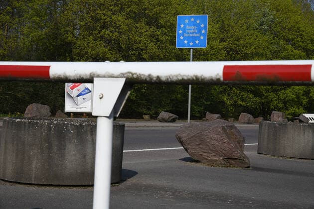 In Kleinblittersdorf Bundesstrasse in the Saarland, the border between Germany and France is closed on Good Friday 10 4 2020 due to the corona pandemic The demarcation of the border due to the corona virus is a historical and decisive experience for the people bub