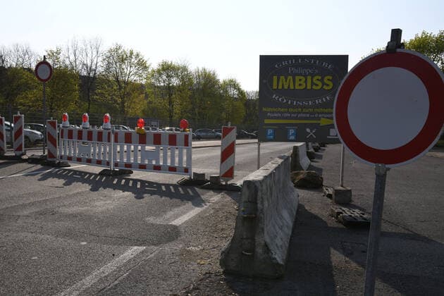 In Kleinblittersdorf Bundesstrasse in the Saarland, the border between Germany and France is closed on Good Friday 10 4 2020 due to the corona pandemic The demarcation of the border due to the corona virus is a historical and decisive experience for the people bub