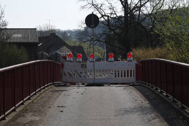 In the Saarland town of Bliesgersweiler Mühle, the border between Germany and France will be closed on Good Friday 10 4 2020 due to the corona pandemic The demarcation of the border due to the corona virus is a historical and decisive experience for the people bub