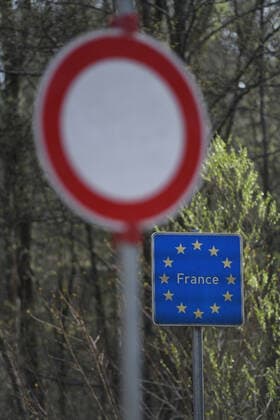 In Brenschelbach in the Saarland, the border between Germany and France is closed on Good Friday 10 4 2020 due to the corona pandemic The opening of the border due to the corona virus is a historical and far-reaching experience for the people bub