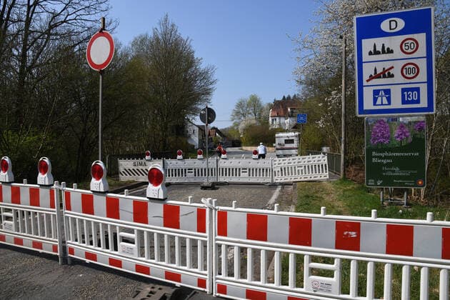 In Brenschelbach in the Saarland, the border between Germany and France is closed on Good Friday 10 4 2020 due to the corona pandemic The opening of the border due to the corona virus is a historical and far-reaching experience for the people bub