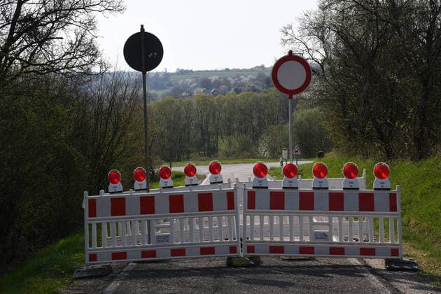 In Niedergailbach in the Saarland, the border between Germany and France is closed on Good Friday 10 4 2020 due to the corona pandemic The opening of the border due to the corona virus is a historical and decisive experience for the people bub