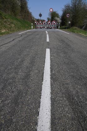 In Peppenkum in the Saarland, the border between Germany and France is closed on Good Friday 10 4 2020 due to the corona pandemic The demarcation of the border due to the corona virus is a historical and decisive experience for the people bub