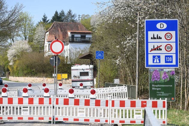In Brenschelbach in the Saarland, the border between Germany and France is closed on Good Friday 10 4 2020 due to the corona pandemic The opening of the border due to the corona virus is a historical and far-reaching experience for the people bub