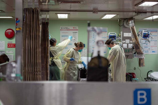 Los Angeles LOS ANGELES, USA 29 Mar 2020 US Navy medical personnel assigned to the hospital ship USN  EP_ATL