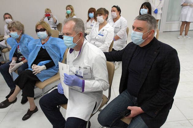 DNIPRO, UKRAINE - APRIL 10, 2020 - Chief Doctor of the Dnippropetrovsk Regional Clinical Hospital n.a. Illia Mechnykov Serhii Ryzhenko (C) is pictured during the conference on preventive measures measures to counter the spread of coronavirus in Ukraine, Dnipro, southeastern Ukraine. Conference on coronavirus held in Dnipro  Copyright: xMykolaxMyakshykovx