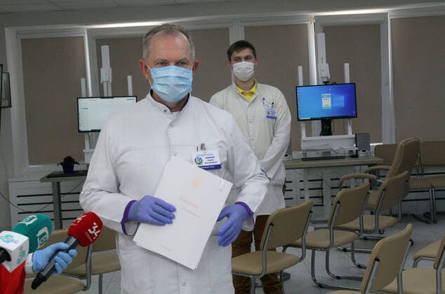DNIPRO, UKRAINE - APRIL 10, 2020 - Chief Doctor of the Dnippropetrovsk Regional Clinical Hospital n.a. Illia Mechnykov Serhii Ryzhenko speaks with the press during the conference on preventive measures measures to counter the spread of coronavirus in Ukraine, Dnipro, southeastern Ukraine. Conference on coronavirus held in Dnipro  Copyright: xMykolaxMyakshykovx