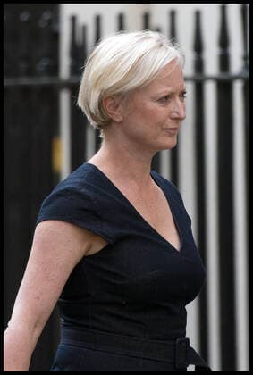 . 10 04 2020. London, United Kingdom. Coronavirus Briefing In Downing Street. Ruth May, Chief Nursing Officer, England arrives in Downing Street ahead of Covid-19 briefing.  xMartynxWheatleyx xi-Imagesx IIM-21010-0003