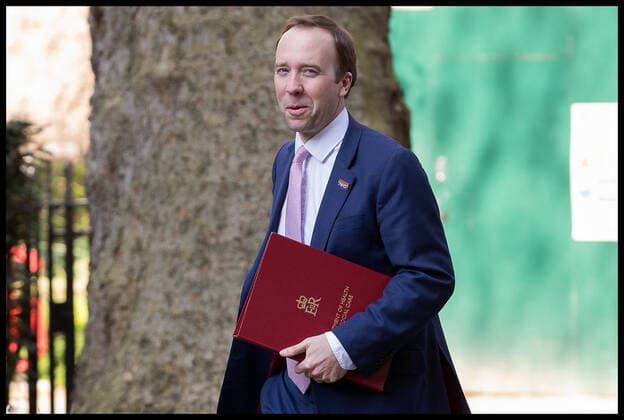 . 10 04 2020. London, United Kingdom. Coronavirus Briefing In Downing Street. Matt Hancock - Secretary of State for Health and Social Care arrives in Downing Street ahead of Covid-19 briefing.  xMartynxWheatleyx xi-Imagesx IIM-21010-0010