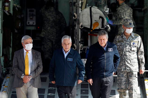 Santiago, April 10, 2020 The President of the Republic, Sebastian Pinera, accompanied by the Ministers of Defense, Alberto Espina, and Health, Jaime Manalich, inspects the support operations of the Armed Forces for global coronavirus pandemic, visiting facilities of Group 10 of the Fach Dragomir Yankovic Aton Chile, Santiago Chile Aton 411182 Copyright: DRAGOMIRxYANKOVIC ATONxCHILE