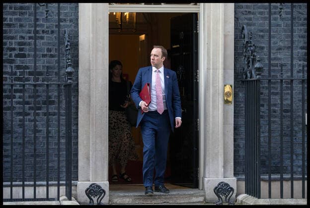 . 10 04 2020. London, United Kingdom. Coronavirus Briefing In Downing Street. Matt Hancock - Secretary of State for Health and Social Care departs Downing Street following Covid-19 briefing.  xMartynxWheatleyx xi-Imagesx IIM-21010-0013