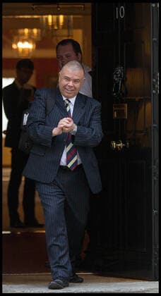 . 10 04 2020. London, United Kingdom. Coronavirus Briefing In Downing Street. Professor Jonathan Van Tam, deputy chief medical officer for England, departs Downing Street following Covid-19 briefing.  xMartynxWheatleyx xi-Imagesx IIM-21010-0018