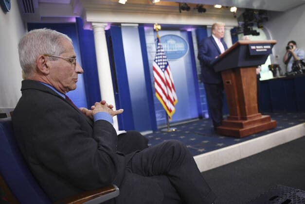 News Themen der Woche KW15 Dr. Anthony Fauci, director of the National Institute of Allergy and Infectious Diseases, listens as President Donald Trump speaks at a Coronavirus briefing at the White House on Friday, April 10, 2020, in Washington, DC.ÊWith the U.S. death toll from the coronavirus pandemic expected to peak over the weekend, most of the country will be firmly under stay-at-home orders on Easter Sunday.  WAS2020410506 KEVINxDIETSCH