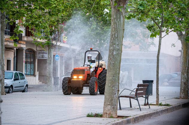20200410 Corona Lock Down PALMA DE MALLORCA, SPAIN APRIL 10 2020 Tractor disinfects streets in Llucmajor in Mallorca at Corona Lock Down on April 10, 2020 in Palma de Mallorca, Palma de Mallorca Baleares Spain