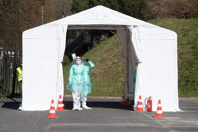 A mobile test tent for performing the test for the coronavirus in Gdynia A mobile test tent for performing the test for the coronavirus on April 10, 2020 in Gdynia, Poland... Potentially all infectected patients ican carry out the examination without leaving the car EN_01424307_0001 