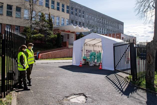 A mobile test tent for performing the test for the coronavirus in Gdynia A mobile test tent for performing the test for the coronavirus on April 10, 2020 in Gdynia, Poland... Potentially all infectected patients ican carry out the examination without leaving the car EN_01424307_0005 