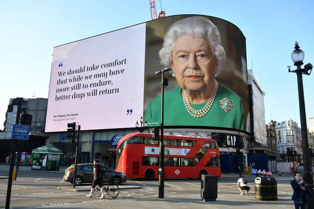 The Queen s coronavirus speech illuminated on Piccadilly Circus billboard as UK lockdown continues. Extracts from The QueenÕs Message to the Nation appear on the world-famous Piccadilly Lights in London, UK . 10 04 2020. London, United Kingdom. The Queen on Piccadilly Circus billboard.  xNilsxJorgensenx xi-Imagesx IIM-21011-0001