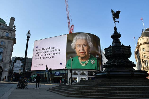 The Queen s coronavirus speech illuminated on Piccadilly Circus billboard as UK lockdown continues. Extracts from The QueenÕs Message to the Nation appear on the world-famous Piccadilly Lights in London, UK . 10 04 2020. London, United Kingdom. The Queen on Piccadilly Circus billboard.  xNilsxJorgensenx xi-Imagesx IIM-21011-0010