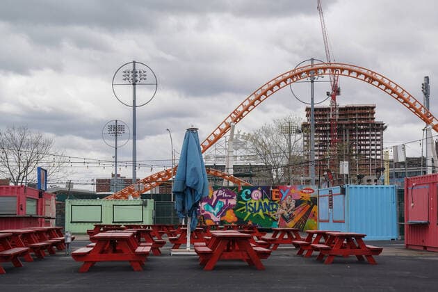 April 10, 2020, New York, NY, USA: Luna Park is deserted in the Coney Island section of the Borough of Brooklyn on April 10, 2020 in New York. New York USA - ZUMAb148 20200410_zap_b148_032 Copyright: xBryanxSmithx
