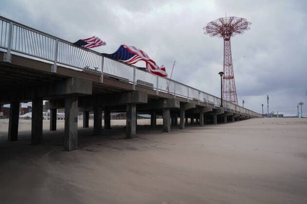 April 10, 2020, New York, NY, USA: American flags blowing in the wind off a pier in the Coney Island section of the Borough of Brooklyn on April 10, 2020 in New York. New York USA - ZUMAb148 20200410_zap_b148_131 Copyright: xBryanxSmithx