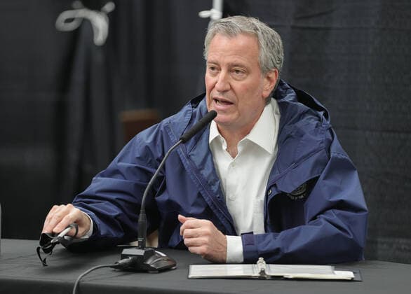 April 10, 2020, New York, NY, USA: USTA Billie Jean King National Tennis Center, New York, USA, April 10, 2020 - Mayor Bill de Blasio Greets Health Care Workers and Hold a Media Availability at the USTA Billie Jean King National Tennis Center. The Tennis Center was Transformed in to a New Temporary Hospital to Help on the Corona Virus Pandemic today in Flushing Meadows Corona Park in Queens. Photo: EuropaNewswire..PHOTO CREDIT MANDATORY. New York USA - ZUMAra1_ 20200410_zap_ra1_016 Copyright: xLuizxRampelottox