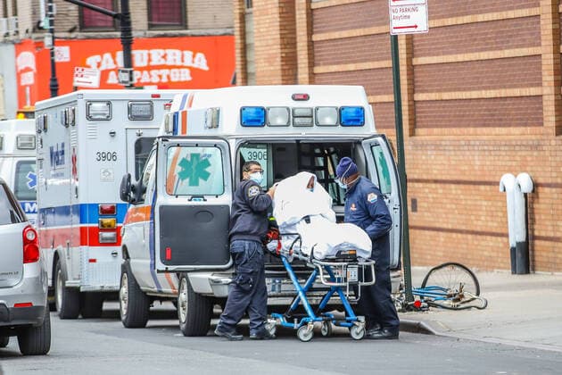 April 10, 2020, New York, NEW YORK, EUA: Movement at Wickoff Brooklyn Hospital in New York during the covid-19 coronavirus pandemic in the United States. New York USA - ZUMAc233 20200410_zsp_c233_017 Copyright: xVanessaxCarvalhox