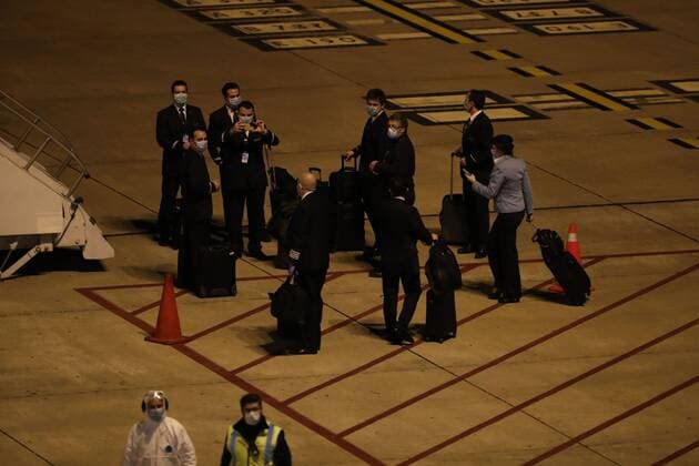 Photograph of the crew that will be on board the plane that will fly to Australia on a repatriation flight to the 112 passengers evacuated from the Australian ship Greg Mortimer, most of them affected by COVID-19, at the Carrasco International Airport, outside Montevideo, Uruguay, 10 April 2020. Repatriation flight of the passengers of an Australian ship evacuated in Montevideo !ACHTUNG: NUR REDAKTIONELLE NUTZUNG!  Copyright: xFedericoxAnfittix AME1939 20200411-637221820833655248