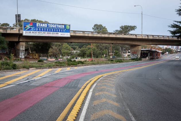 (200411) -- JOHANNESBURG, April 11, 2020 (Xinhua) -- Photo taken on April 10, 2020 shows an empty street in Johannesburg, South Africa. South African President Cyril Ramaphosa on Thursday announced that the country s lockdown aimed at stemming the spread of COVID-19 would be extended for another two weeks. (Photo by Yeshiel Xinhua) SOUTH AFRICA-JOHANNESBURG-COVID-19 