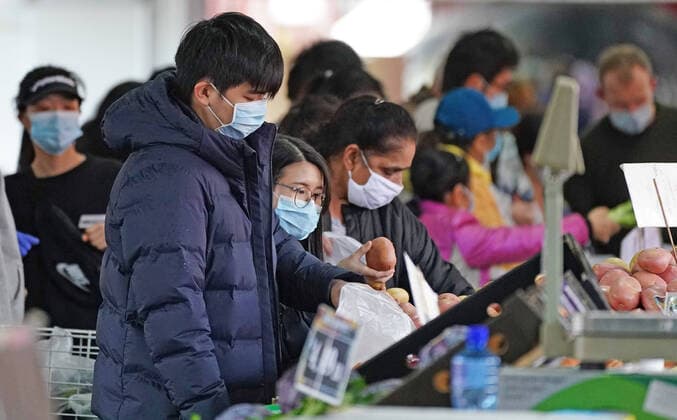 AUSTRALIA CORONAVIRUS COVID-19, People shop at the Queen Victoria Market while wearing face masks as a preventive measure against the spread of novel coronavirus COVID-19 in Melbourne, Saturday, April 11, 2020. Authorities have said social distancing and isolation measures could still remain in place for the next six months. A shutdown of non-essential services is in effect Australia wide in a bid to slow the spread of the coronavirus (COVID-19) disease. ( NO ARCHIVING, EDITORIAL USE ONLY, NO USE IN BOOKS WITHOUT CONSENT MELBOURNE VIC AUSTRALIA  Copyright: xSCOTTxBARBOURx 20200411001463004654
