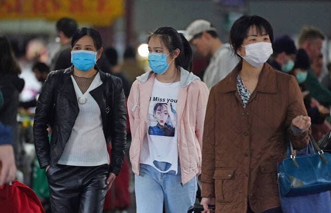 AUSTRALIA CORONAVIRUS COVID-19, People shop at the Queen Victoria Market while wearing face masks as a preventive measure against the spread of novel coronavirus COVID-19 in Melbourne, Saturday, April 11, 2020. Authorities have said social distancing and isolation measures could still remain in place for the next six months. A shutdown of non-essential services is in effect Australia wide in a bid to slow the spread of the coronavirus (COVID-19) disease. ( NO ARCHIVING, EDITORIAL USE ONLY, NO USE IN BOOKS WITHOUT CONSENT MELBOURNE VIC AUSTRALIA  Copyright: xSCOTTxBARBOURx 20200411001463005857