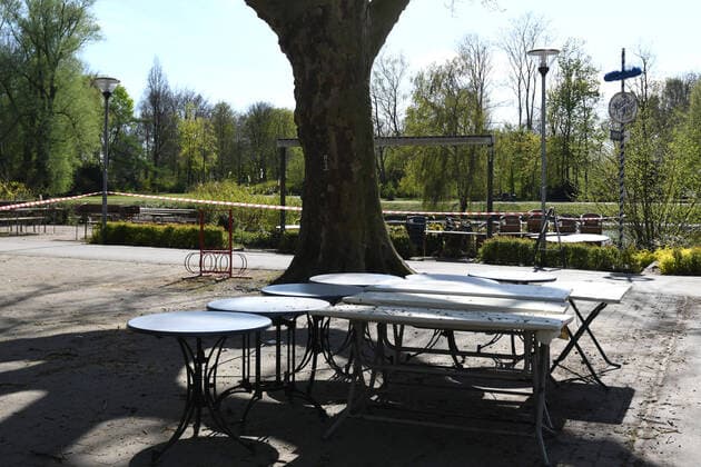 Gelsenkirchen 10 04 2020, NRW, Coronavirus Output restriction, contact restriction The beer garden at Fontaenenteich near Schloss Berge in Gelsenkirchen remains closed due to the current situation. Copyright: xThomasxThienelx Eibner-Pressefotox EP_ttl