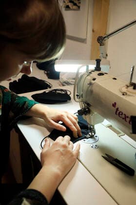 Nora from Berlin sewing face masks Berlin, 10 04 2020 Foto:xS.xGabschx xFuturexImage
