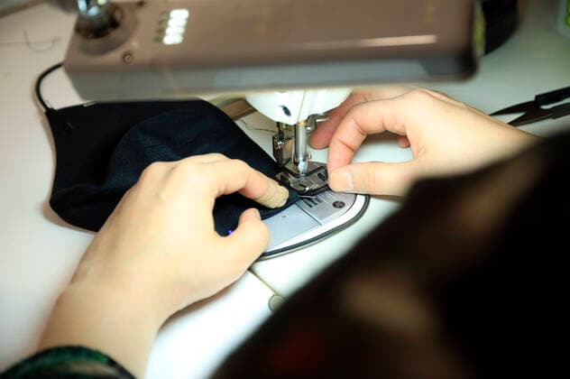 Nora from Berlin sewing face masks Berlin, 10 04 2020 Foto:xS.xGabschx xFuturexImage