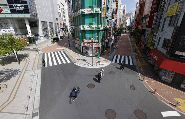 New coronavirus Few people are seen in Tokyo s Shinjuku area on April 11, 2020, under a state of emergency over the coronavirus pandemic. 