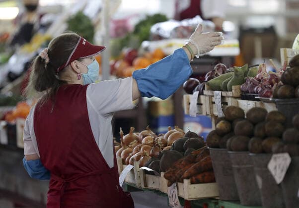 NOVOSIBIRSK, RUSSIA - APRIL 11, 2020: Vegetables for sale at the Oktyabrsky food market. Russian President Vladimir Putin has expanded non-working period till April 30, 2020 to prevent the spread of the novel coronavirus. Kirill Kukhmar TASS  TS0D547C