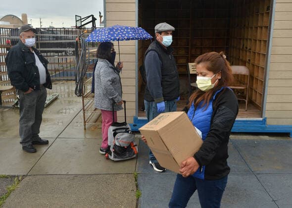 Free warm vegetarian meals are distributed to the public at the Khalsa Care Foundation amid the coronavirus pandemic in in Los Angeles on Friday, April 10, 2020.  LAP2020041004 JIMxRUYMEN