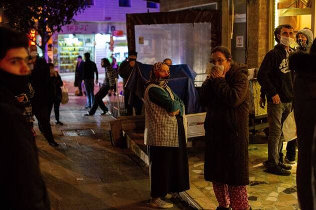 April 10, 2020: Citizens seen rushing into bakeries and supermarkets hours before the two days curfew at midnight on Friday, April 10, in Istanbul, TURKEY. In order to prevent new type coronavirus pandemic, the Ministry of Interior has decided to take additional measures. In this context, curfews will be imposed for 48 hours in 31 provinces with metropolitan status from April,10th midnight. Total number of registered cases in country reaches 47,029 as 4,747 more people test positive for virus. Turkey confirmed that 98 more people died from the coronavirus in the country over the past 24 hours, bringing the death toll to 1,006, on April,10 2020. - ZUMAi72_ 20200410_znp_i72_009 Copyright: xTolgaxIldunx
